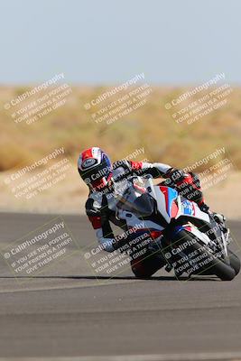 media/Oct-08-2022-SoCal Trackdays (Sat) [[1fc3beec89]]/Turn 16 (125pm)/